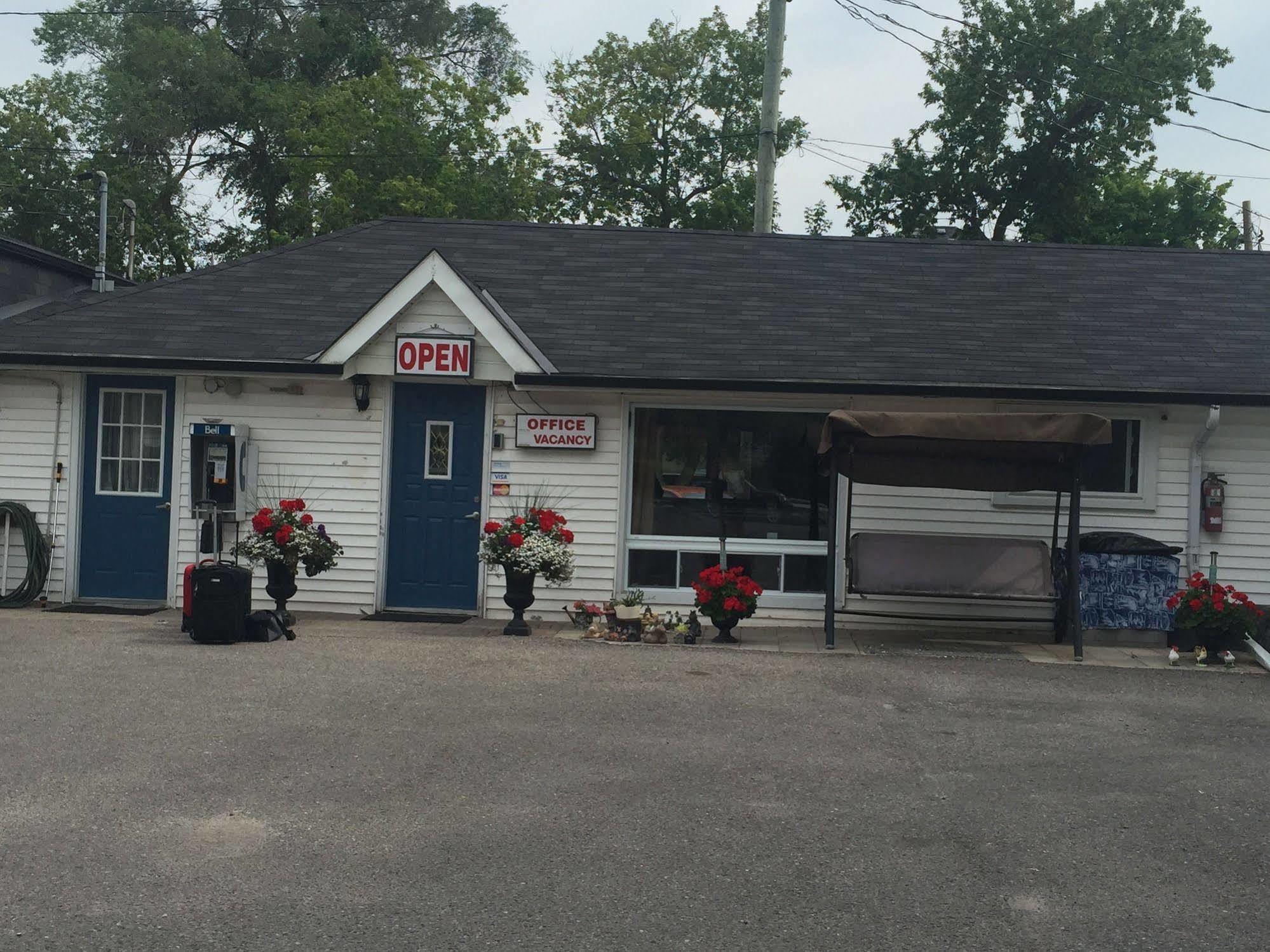 New Rockland Motel Bobcaygeon Екстериор снимка
